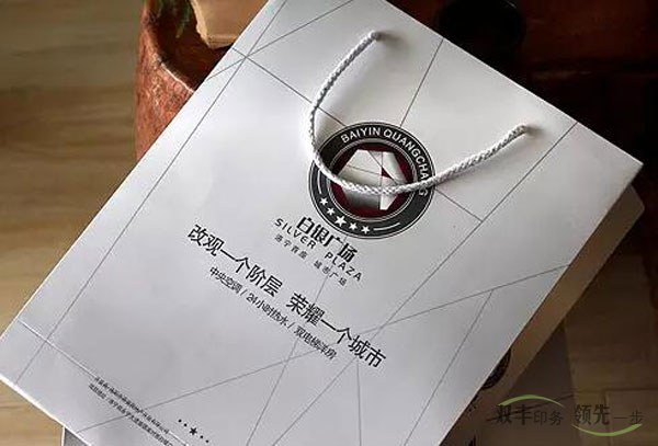 常用手提袋印刷材質(zhì)的優(yōu)缺點(diǎn)？