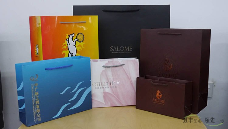 	手提袋印刷作為企業(yè)宣傳，品牌擴大影響力的一個重要媒介，每個企業(yè)的營銷部都非常熟悉，一年要都要制作很多批次，每次活動，促銷都要制作，在南陽，哪家手提袋印刷專業(yè)呢？